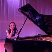 Profesora de piano imparte clases en Logroño online y presencial